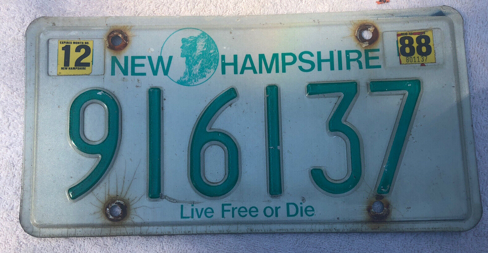 NEW HAMPSHIRE 1988 License Plate LIVE FREE OR DIE # 916137 W/Sticker