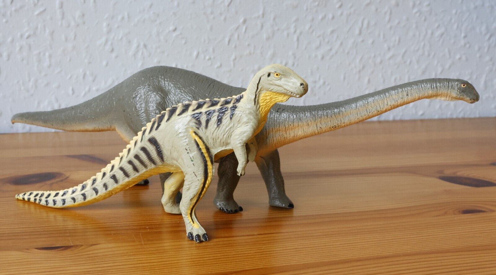 Invicta Sauropod bundle Mamenchisaurus Brachiosaurus Diplodocus Cetiosaurus