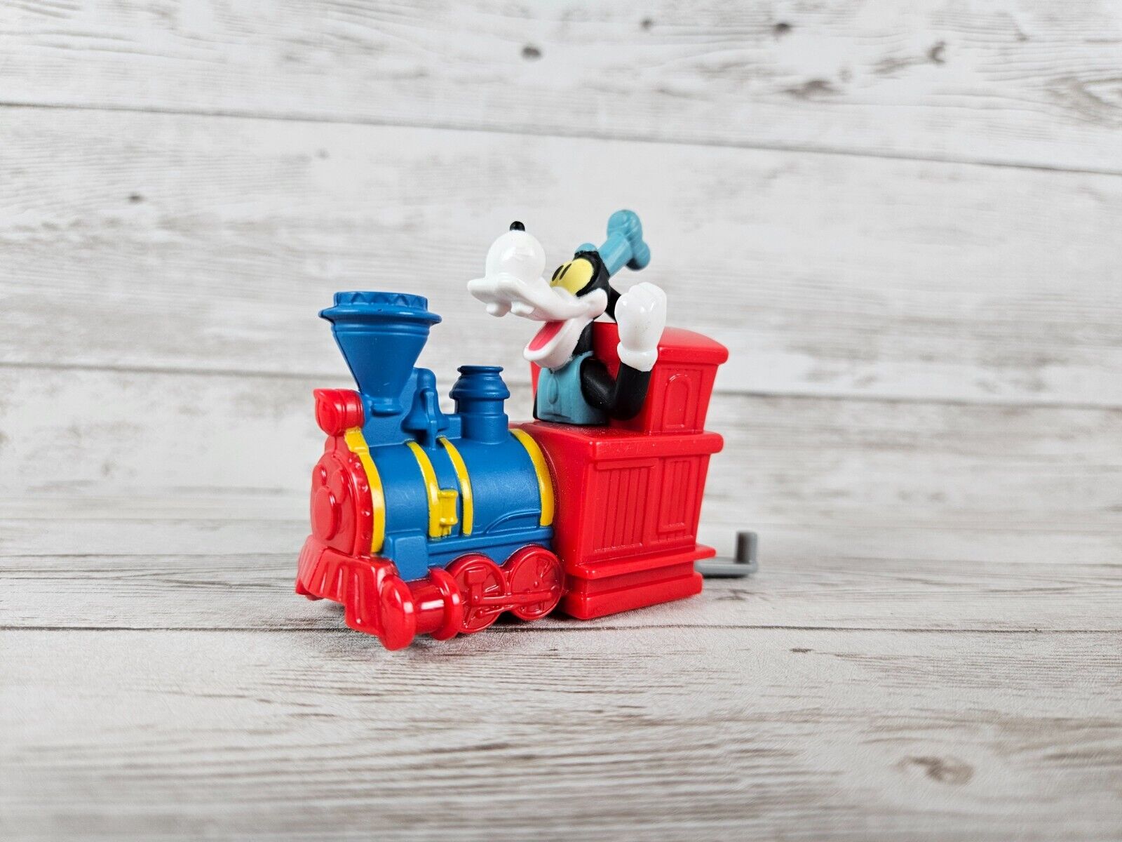 Disney Mickey and Minnie\'s runaway railway Goofy engine