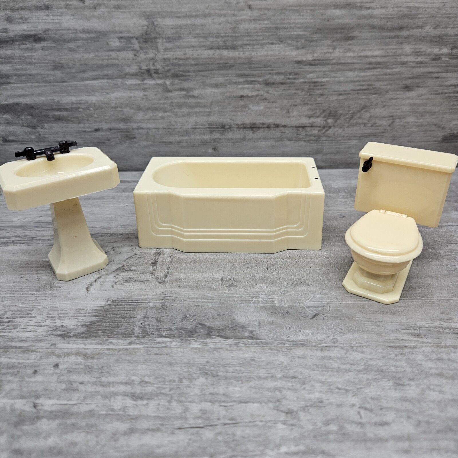 Vintage RENWAL White Tub and Sink Hard Plastic Dollhouse Lot T95 T96