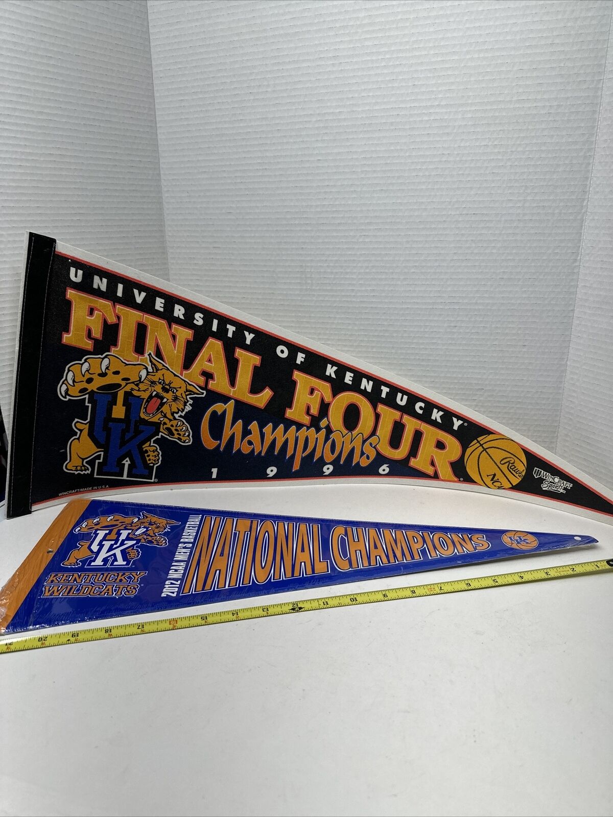 1996 University of Kentucky basketball champions pennant Lot Of 2