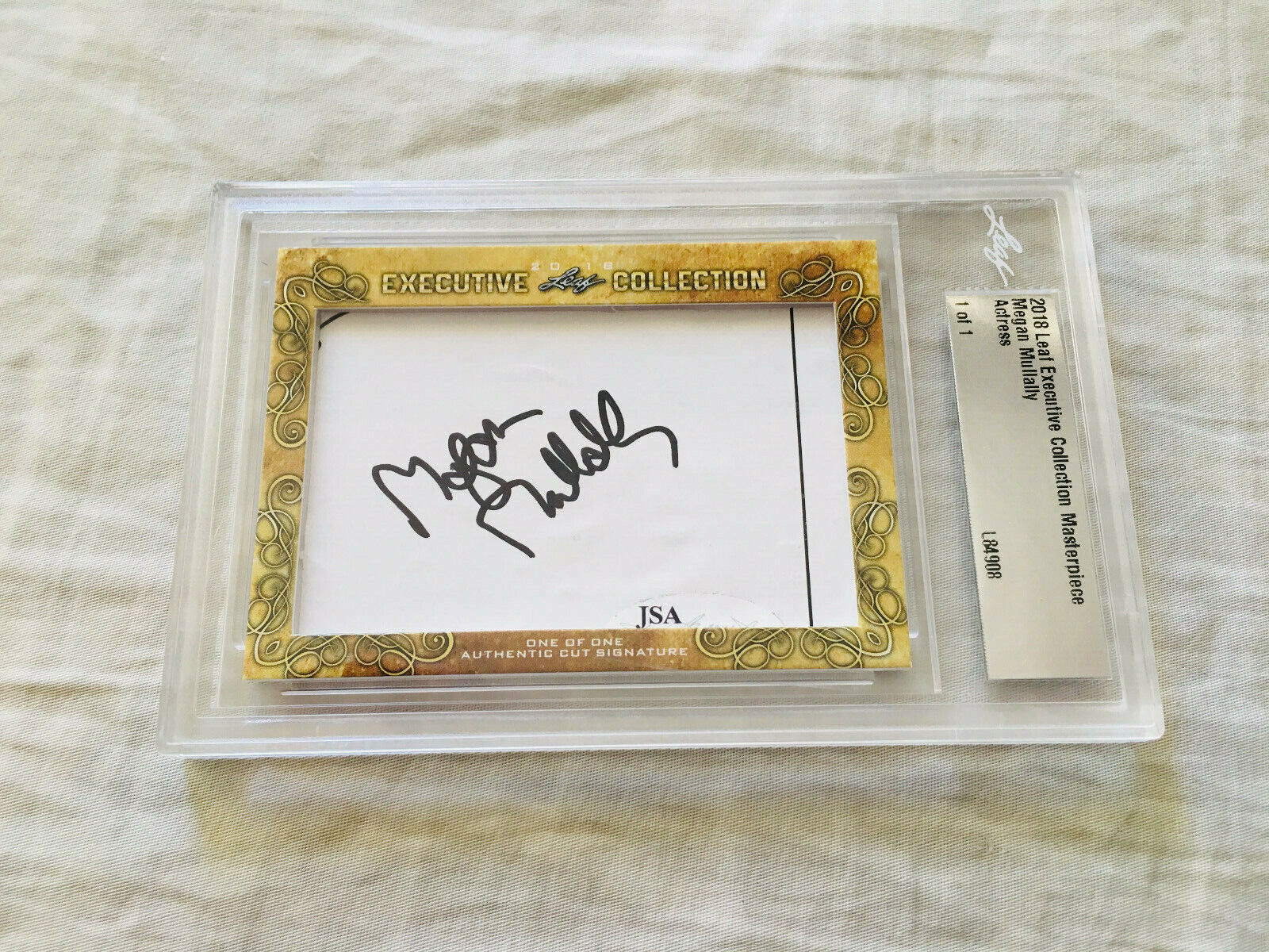 Megan Mullally 2018 Leaf Masterpiece Cut Signature signed 1/1 JSA Will and Grace