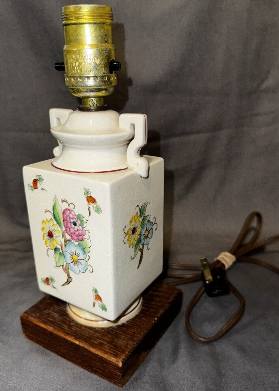Vintage Ceramic Lamp Base - No Shade - WORKS