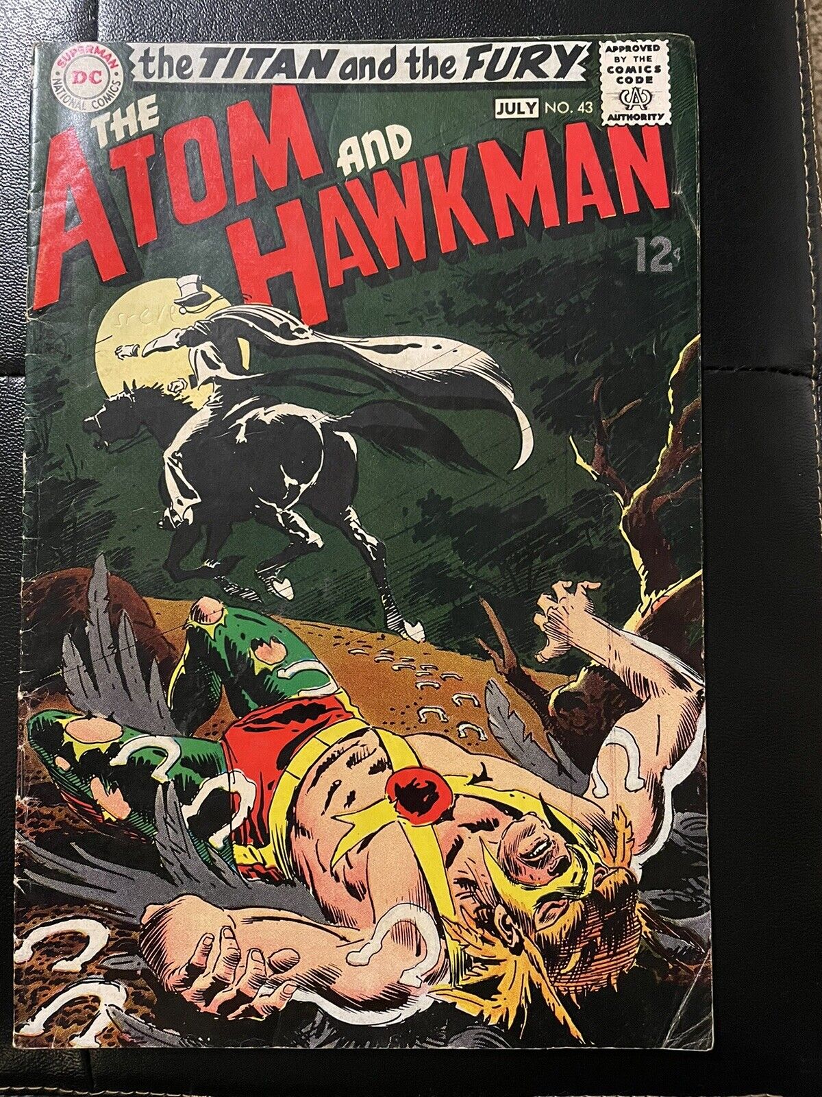 THE ATOM AND HAWKMAN # 43 TITAN AND THE FURY-1st APPEARANCE OF GENTLEMAN GHOST