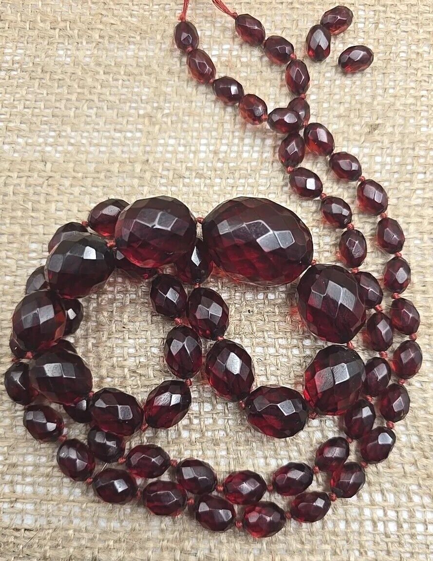 Vintage Cherry Amber Bakelite Necklace Graduating Faceted Barrel Beads 47.8G 34\