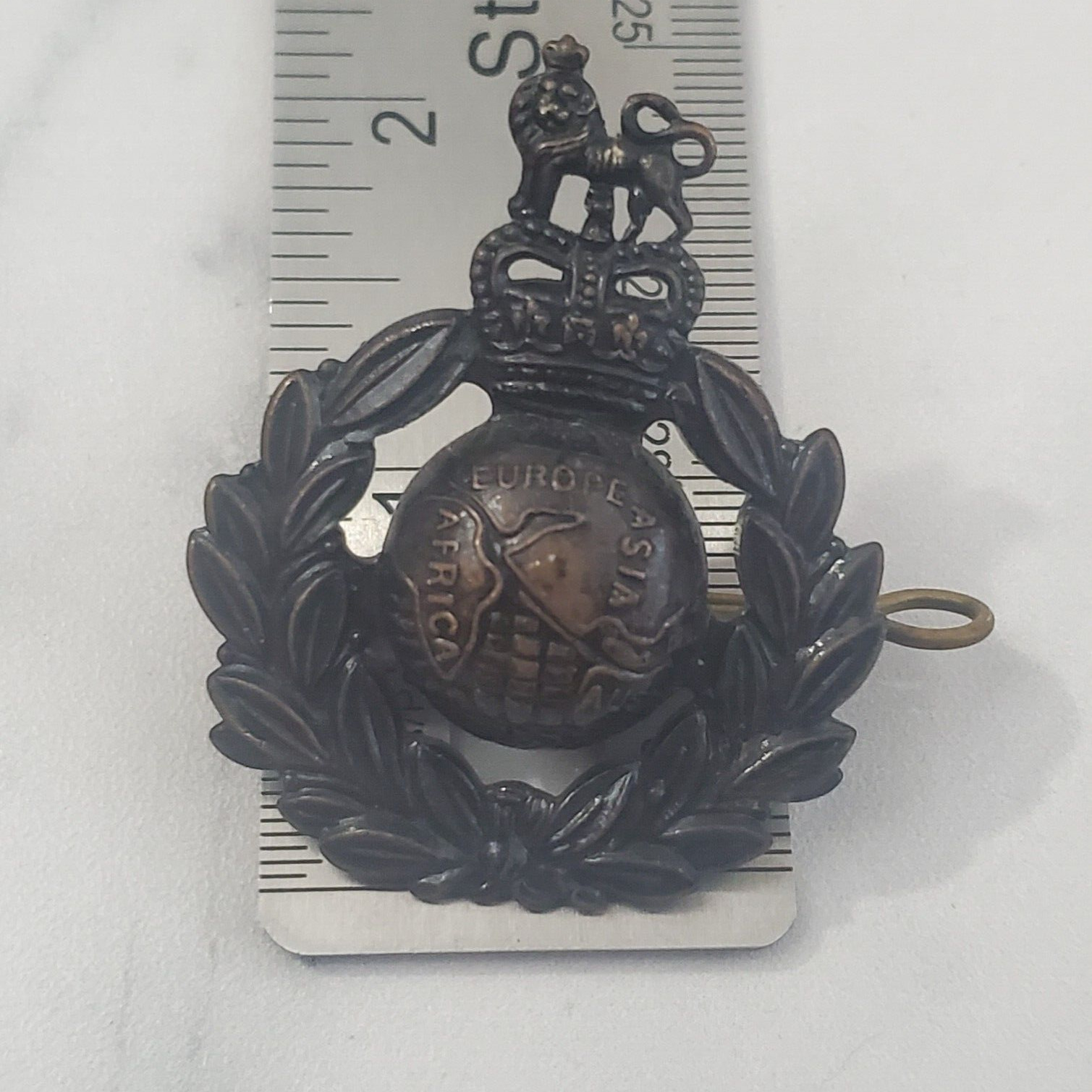 Royal Marine Cap Badge QC Bronze 2 Lugs VINTAGE