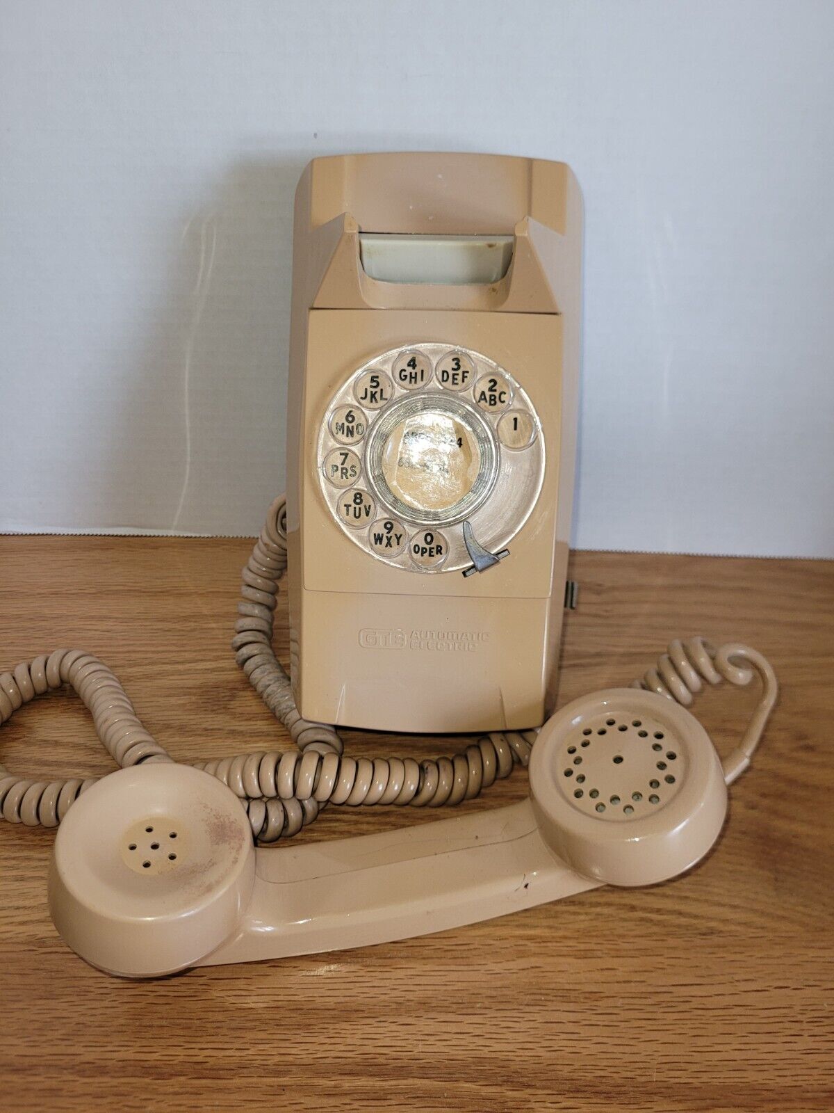 VINTAGE GTE AUTOMATIC ELECTRIC DIAL WALL PHONE BEIGE