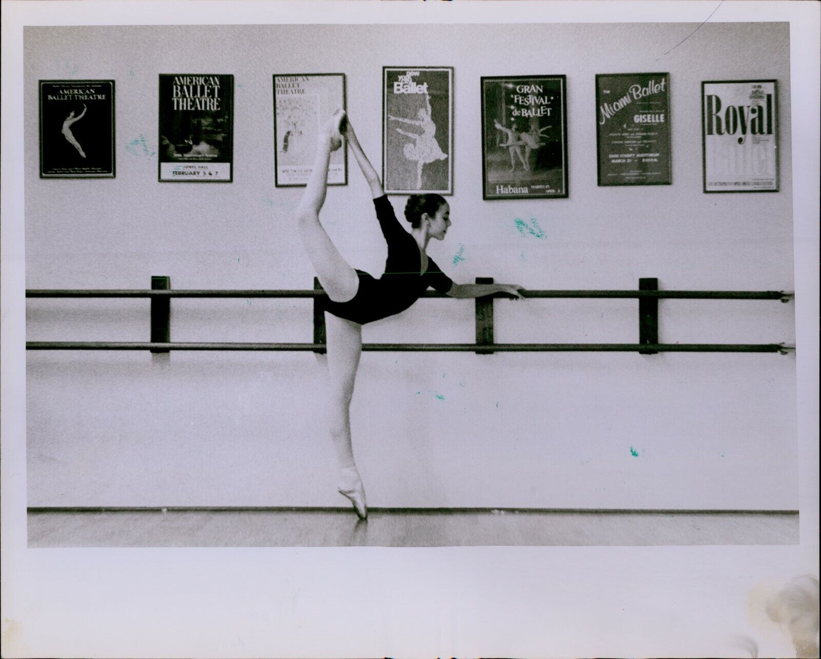 LG862 1981 Original Photo EVA-LISA ADAMS Beautiful Ballerina Stretching Workout