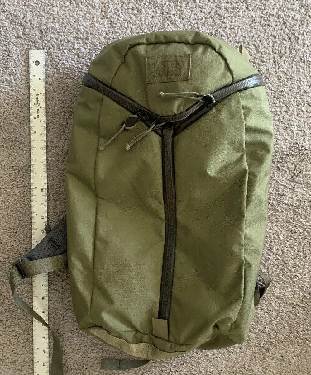 Mystery Ranch URBAN ASSAULT 21L Backpack Green Men\'s 3 zip design rucksack