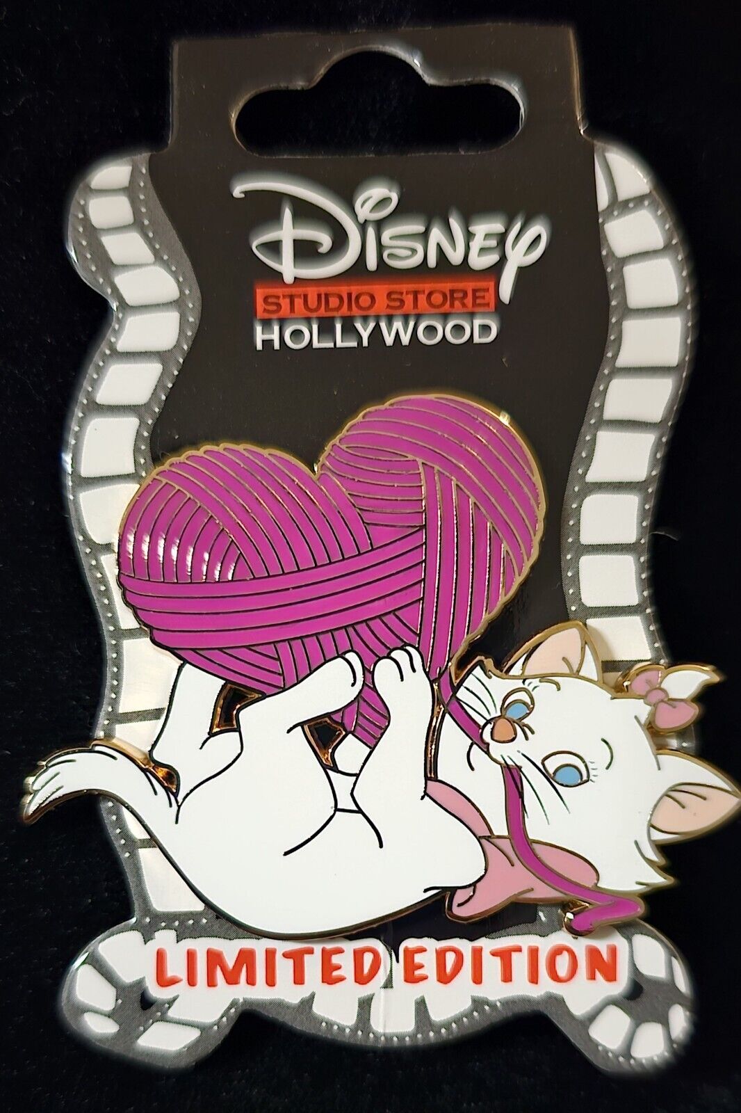 Disney Marie Cat Valentine's Day Heart Yarn DSF LE 400 DSSH Pin Aristocats 