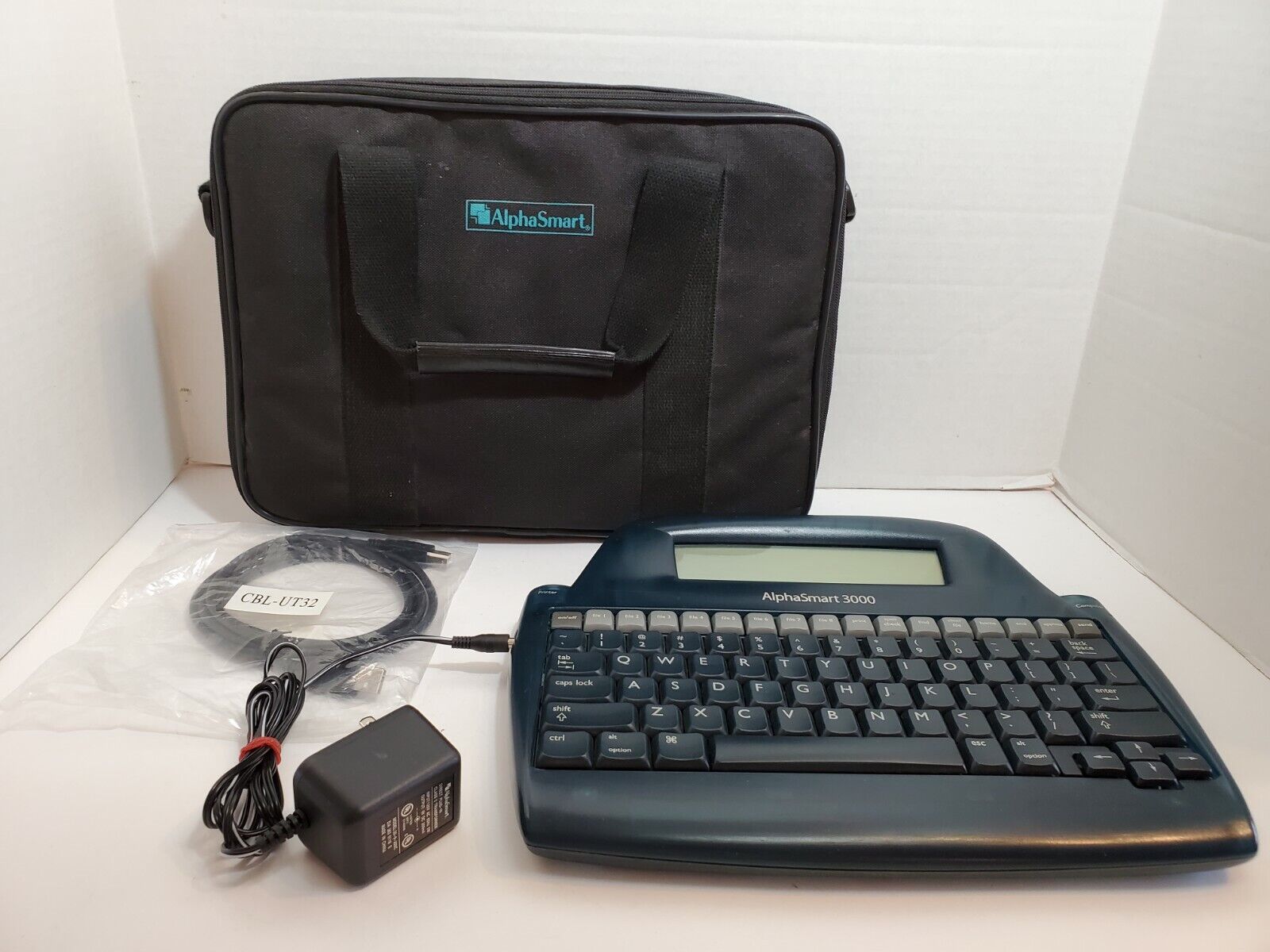 AlphaSmart 3000 - Portable Keyboard Word Processor w/ Cables, Adapter, Bag Case