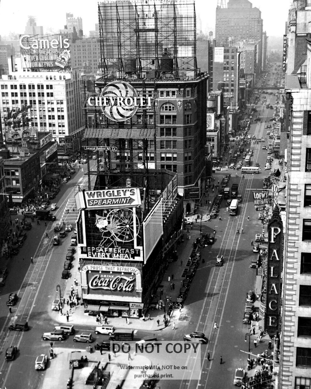 TIMES SQUARE IN NEW YORK CITY, CIRCA 1935 - 8X10 PHOTO (DA-456)