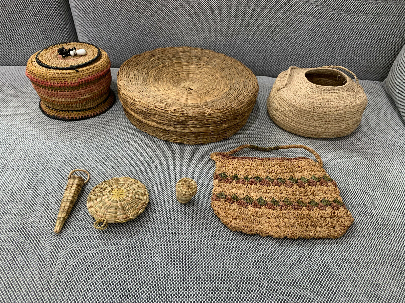 Unknown Age Lot of 7 Basket Weave Woven Items Baskets Miniatures Vase Purse