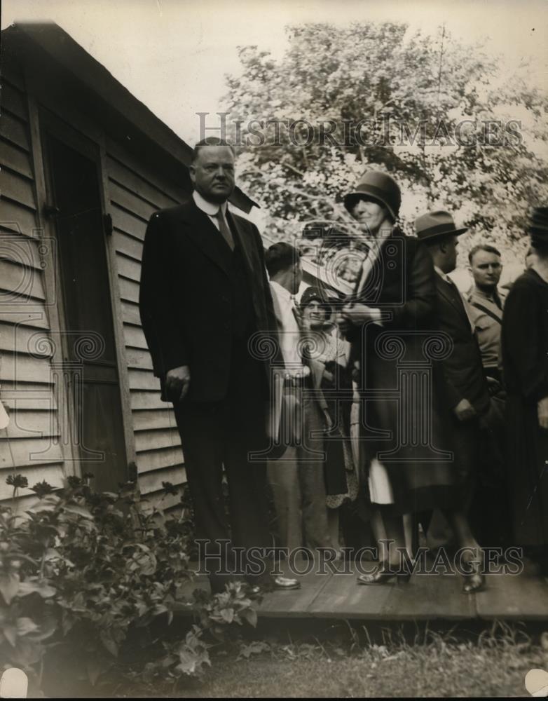 1928 Press Photo President & Mrs Herbert Hoover visit his birthplace - nee94286