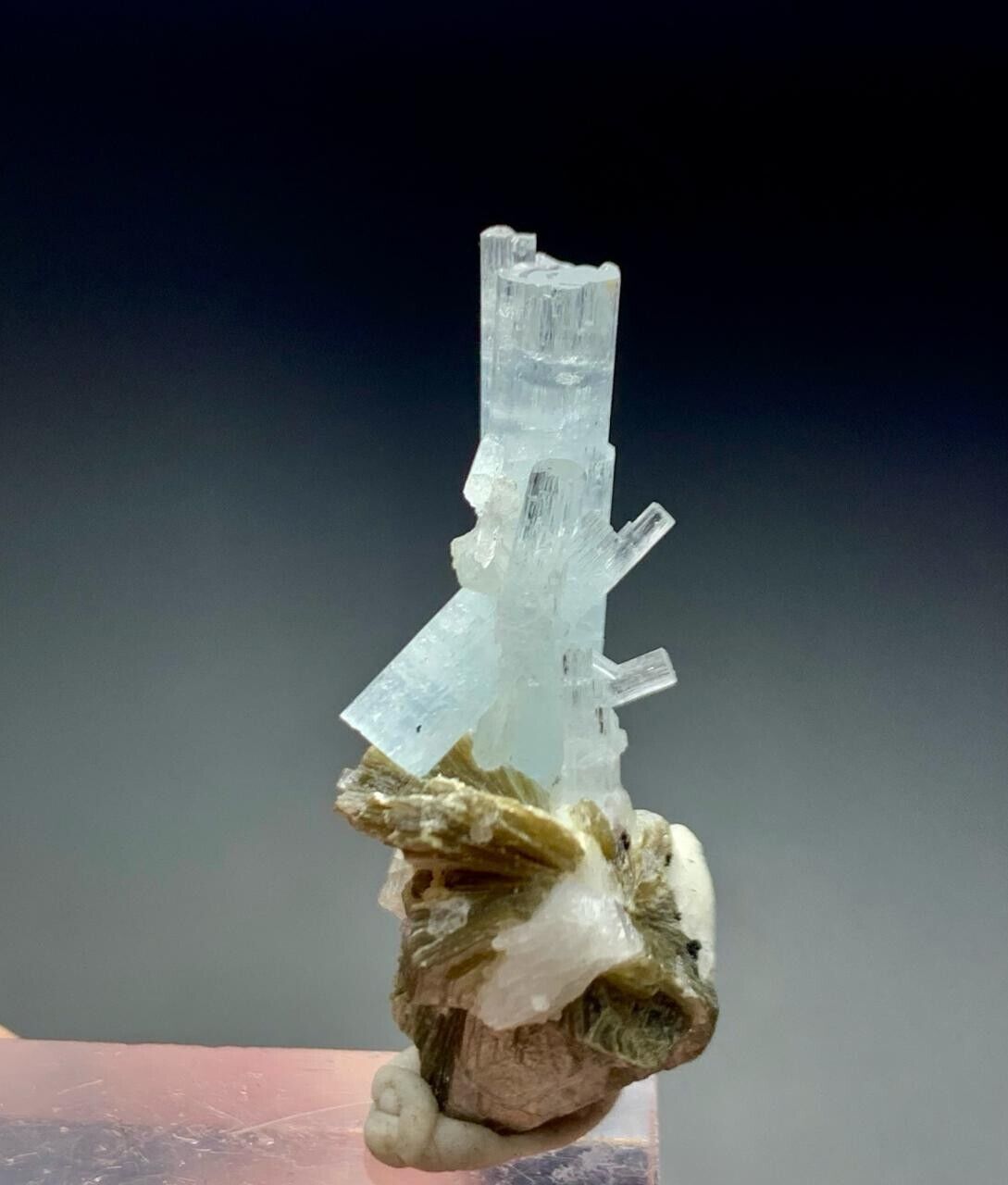 23 Cts Terminated Aquamarine Crystals Bunch from Skardu Pakistan