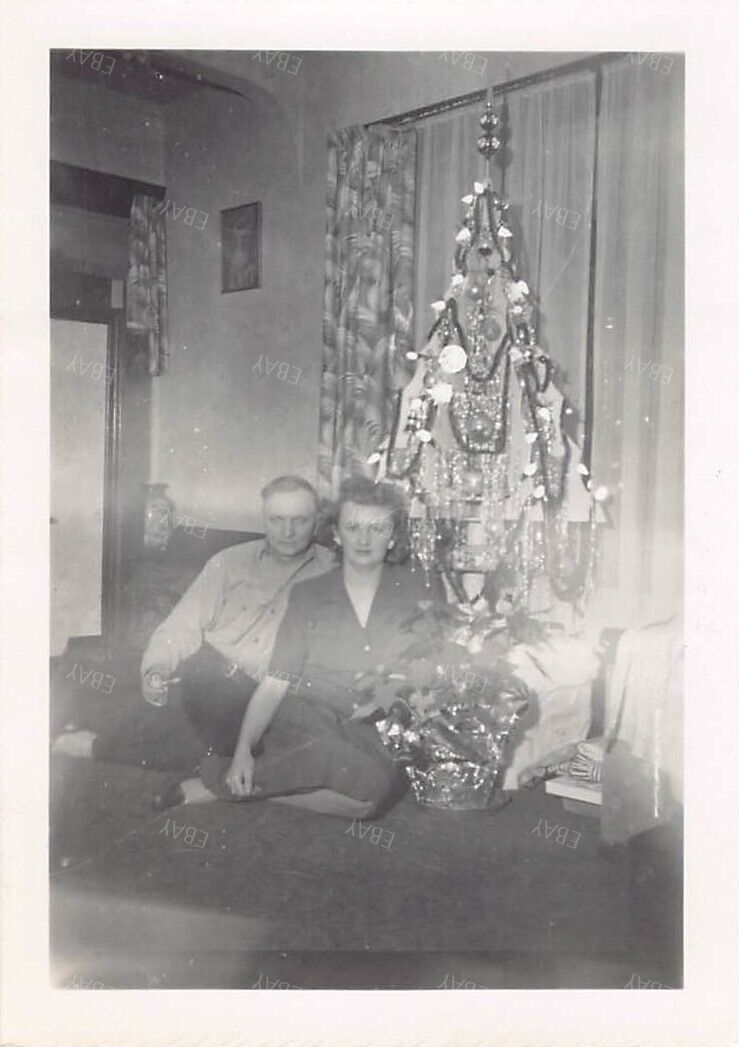 Old Photo Snapshot Man Woman Couple Sitting Beside A Christmas Tree #18 Z19
