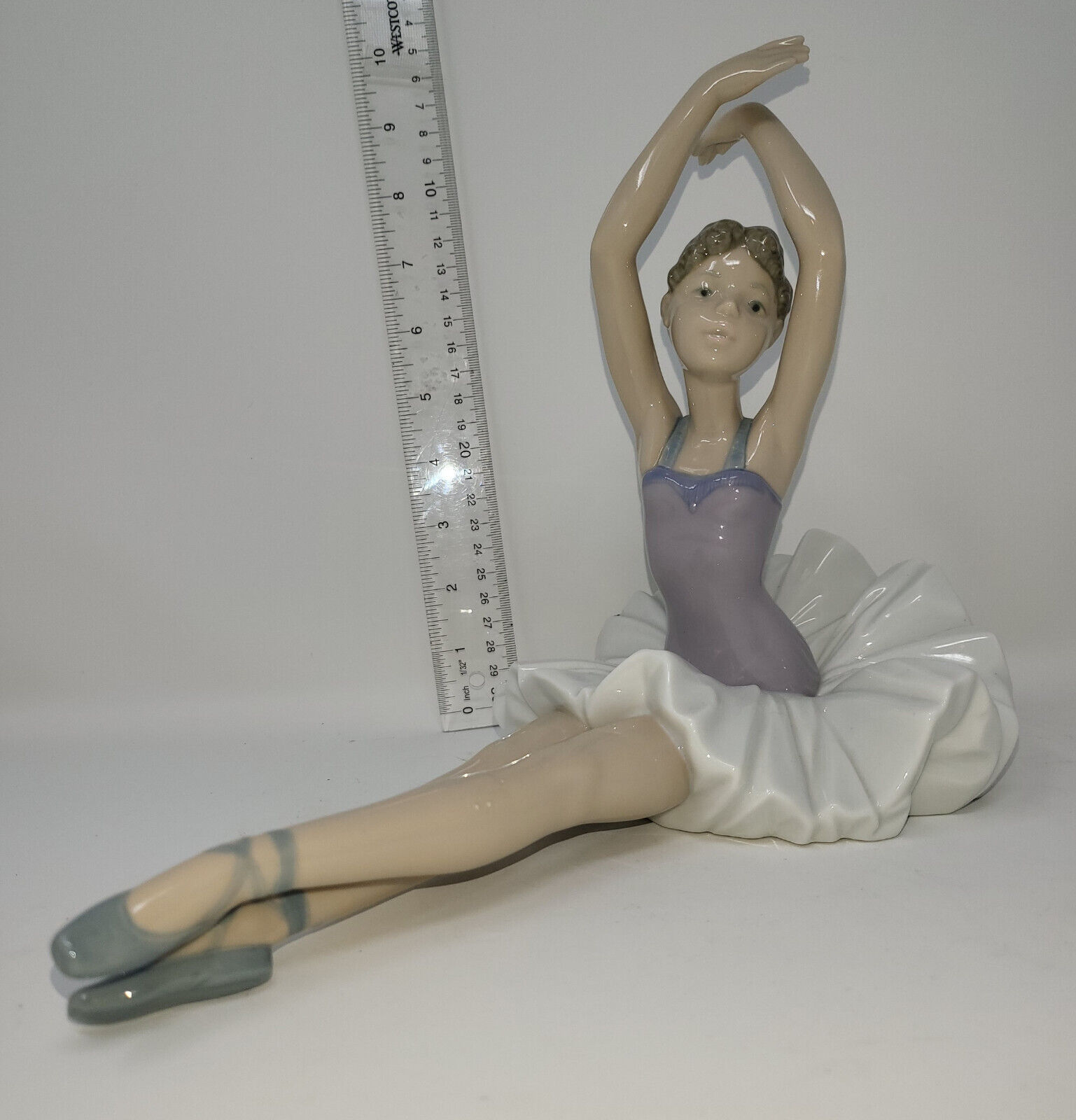 Lladro Pert Ballerina #1208,  NAO