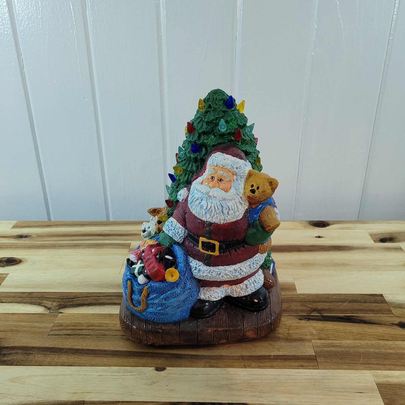VTG Nostalgic Christmas Light-up Tree Santa w Bag of Gifts & Dogs Watching Gift