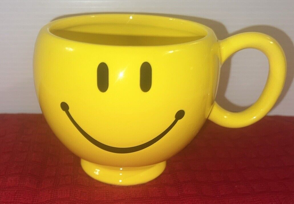Teleflora Smiley Face Emoji Large 20 Oz. Collectible Ceramic Coffee Mug
