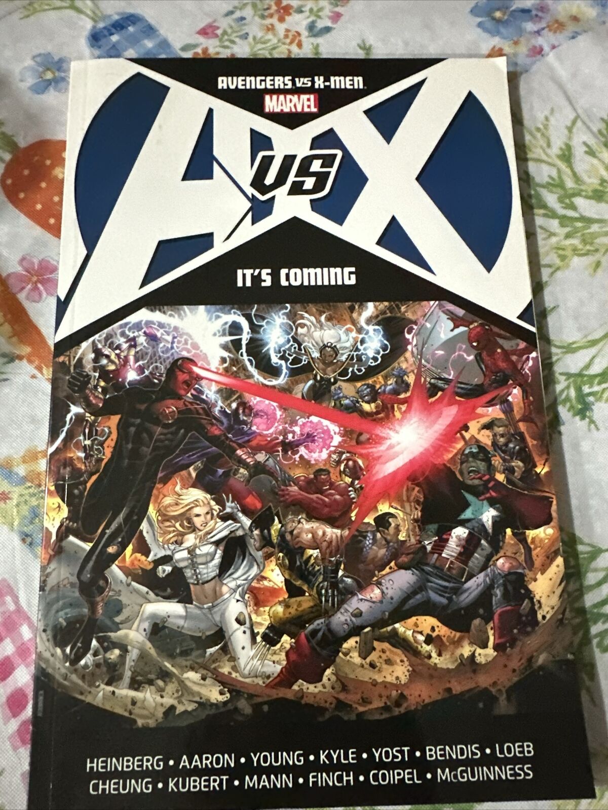 AVENGERS VS X-MEN It's Coming Graphic Novel 2012 Marvel Heinberg Aaron 