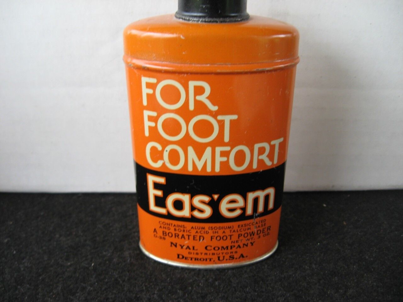 Vintage NYAL\'S Eas\'em foot powder tin