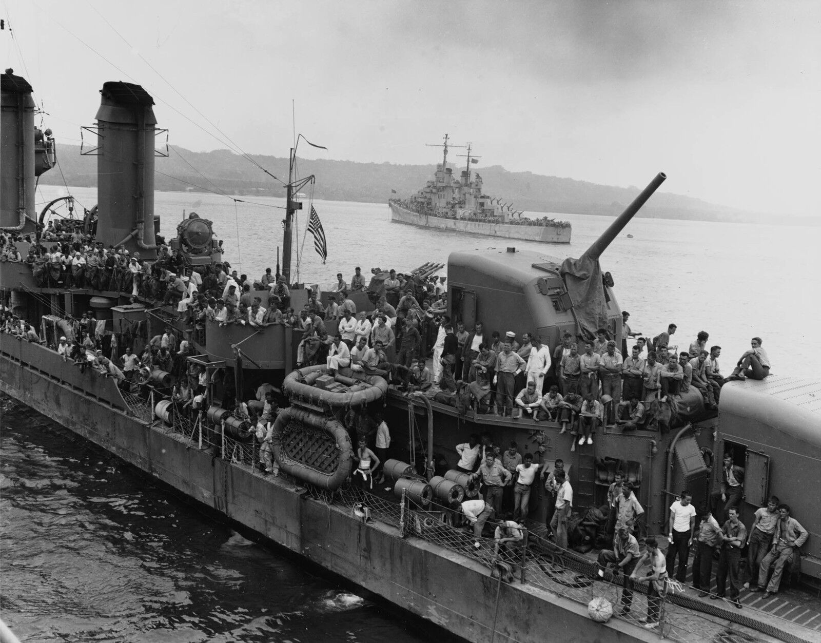 WW2  Photo WWII CV-7 USS Wasp Survivors on USS Laffey DD  World War Two / 1637