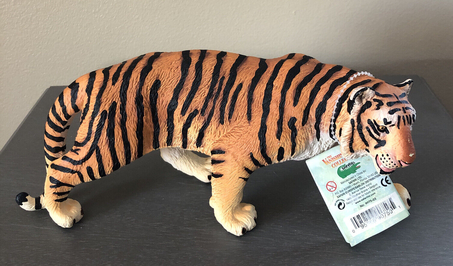 The Vanishing Wild Collection Siberian Tiger Male Figure # 9075-03