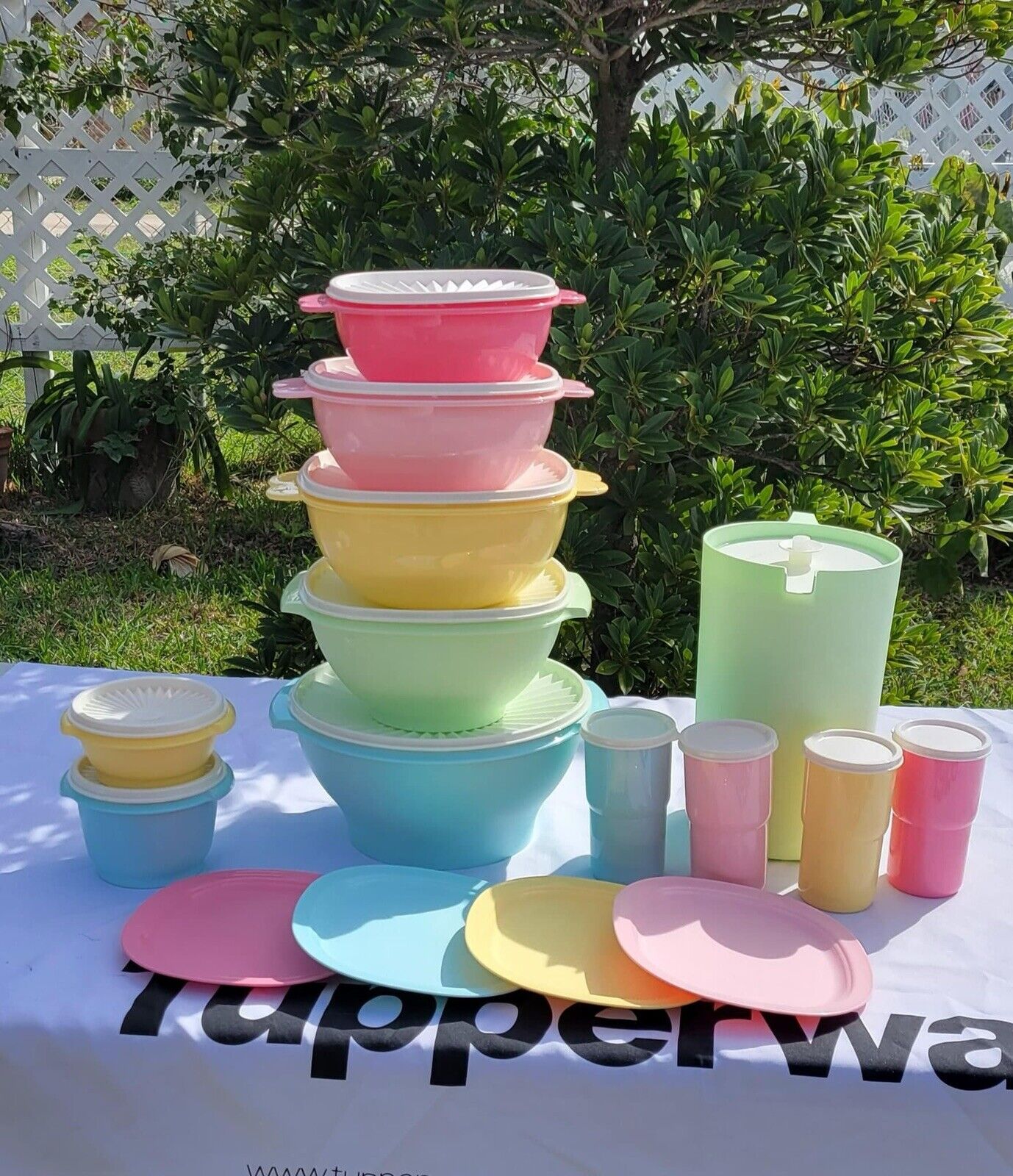 Tupperware Set Pastel