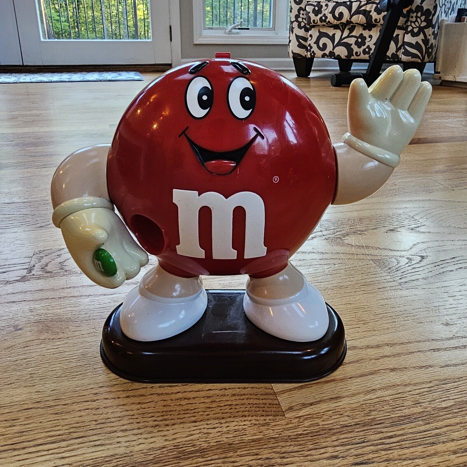 VINTAGE MARS INCORPORATED 1991 RED M&M CANDY DISPENSER STAND UP WAVING - Works