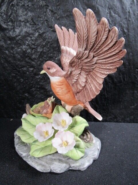 Brinn\'s Porcelain Bird Figure  -  Robin In The Nest