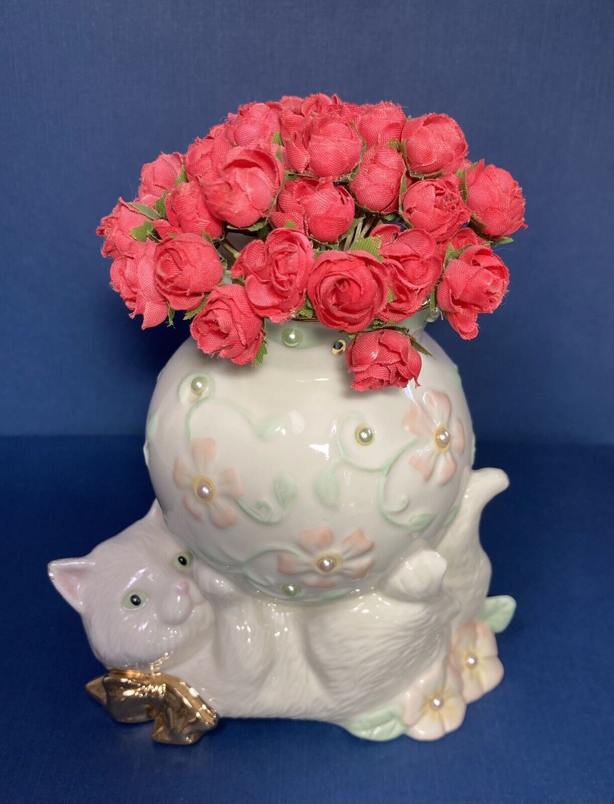 Lenox “Petals And Pearls” Cat With A ￼Vase Of Roses” Fine China 24k Gold Accents