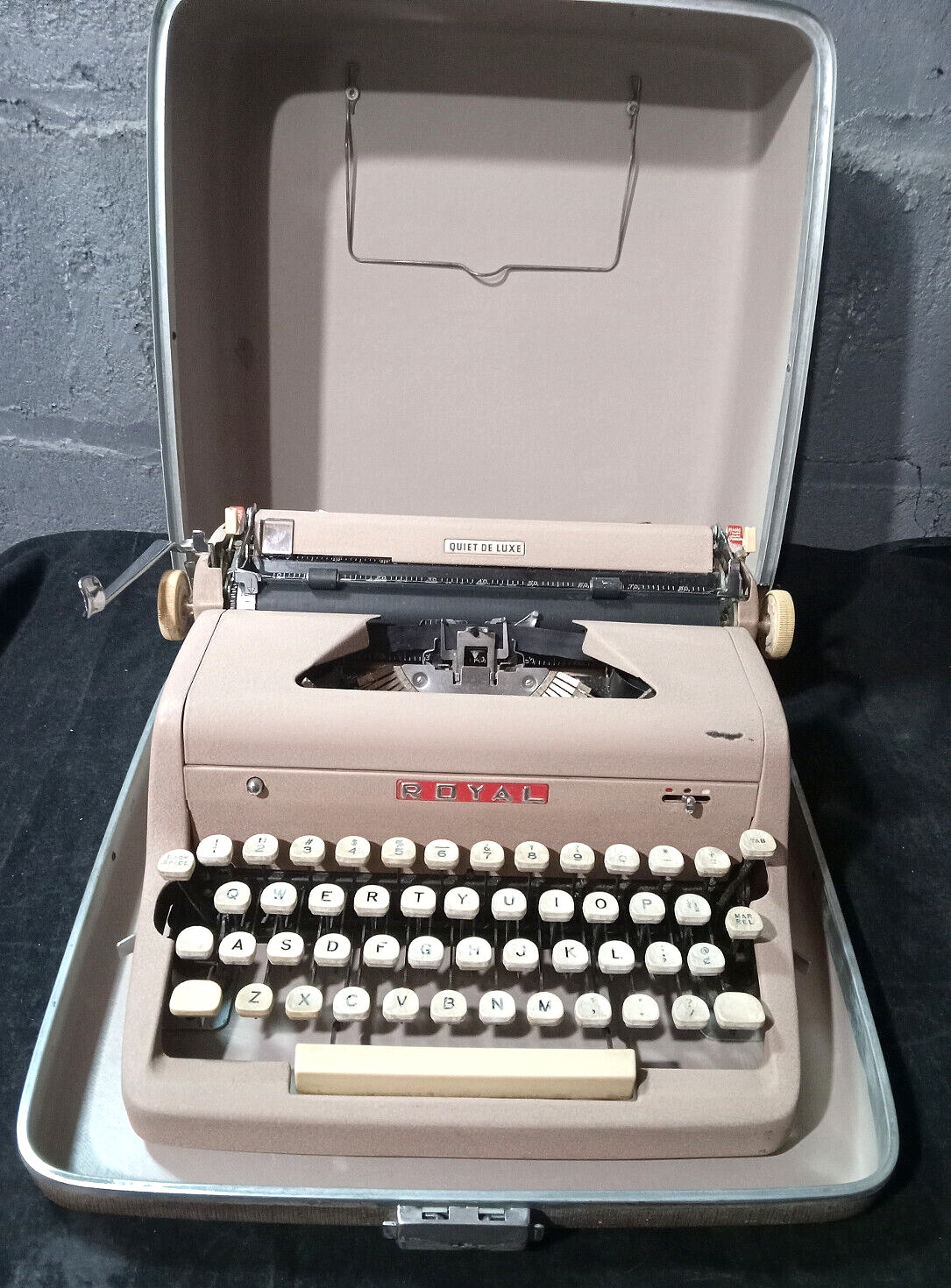 Vintage Royal Quiet De Luxe  Tan Crinkle  Portable Typewriter - 1957