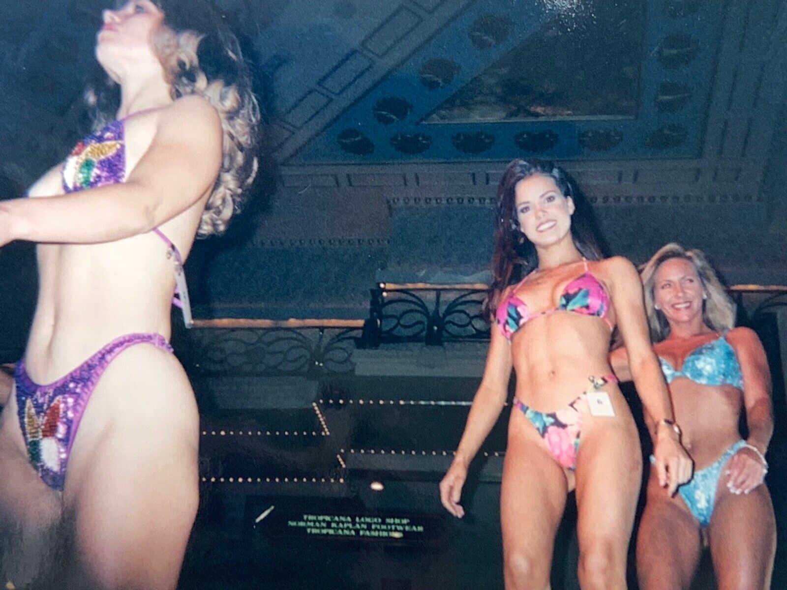 (Kd) FOUND PHOTO Photograph 4x6 Color Las Vegas Sexy Bikini Contest Women
