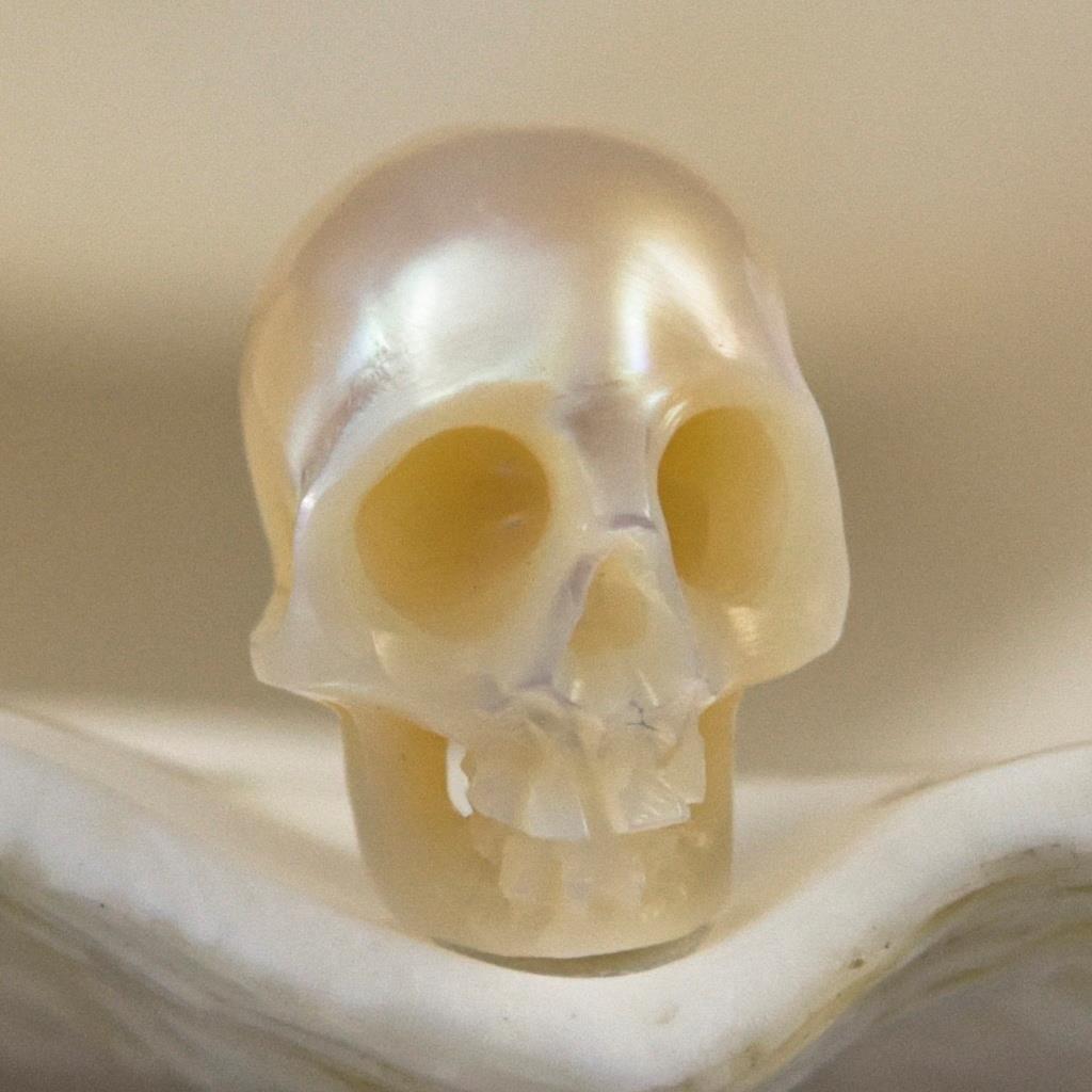 8.78 mm Human Skull Carving Cream Freshwater Pearl 0.46 g vertically drilled