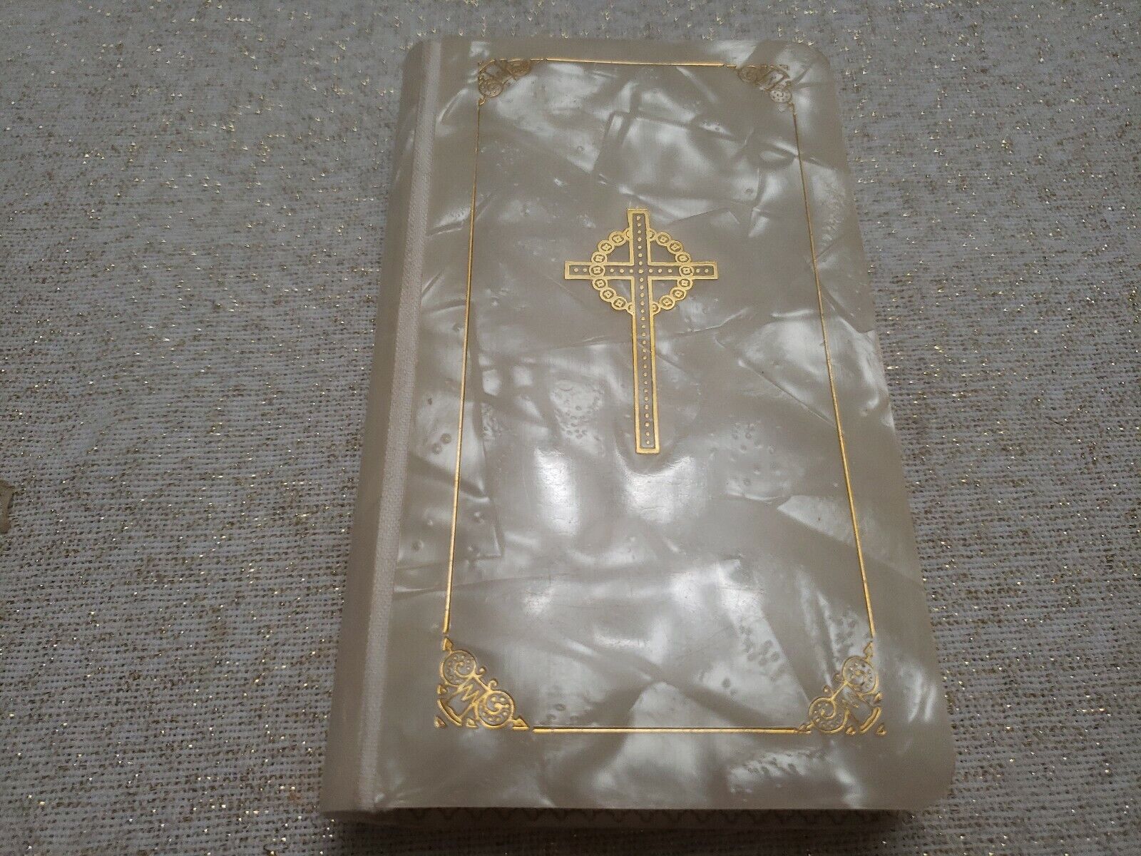 1951 MOTHER of PEARL CASE (The New Sunday Missal Rare New- Fast shipping