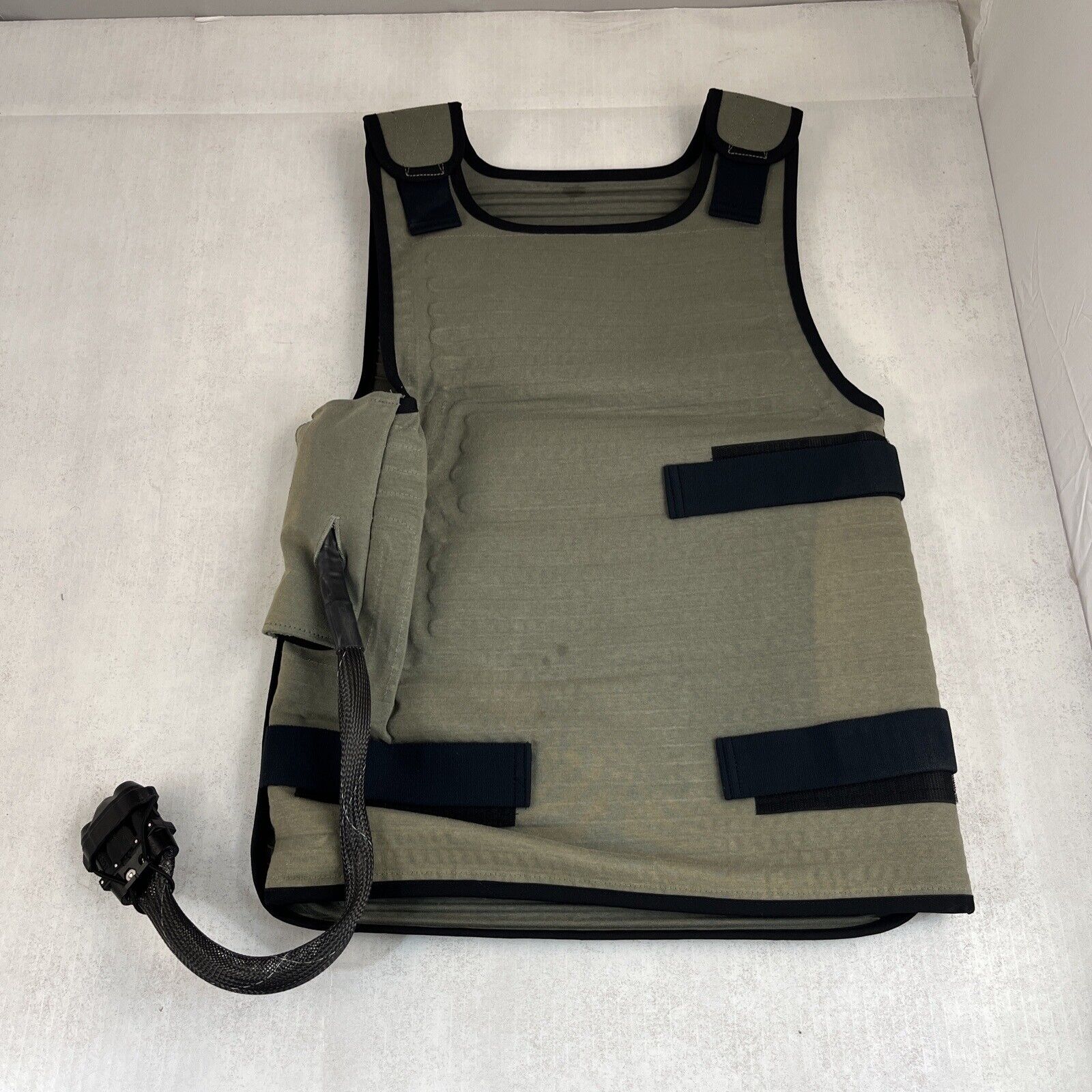 Allen Vanguard  AIR WARRIOR  Micro Climate Cooling Vest Garment Small Right Hand