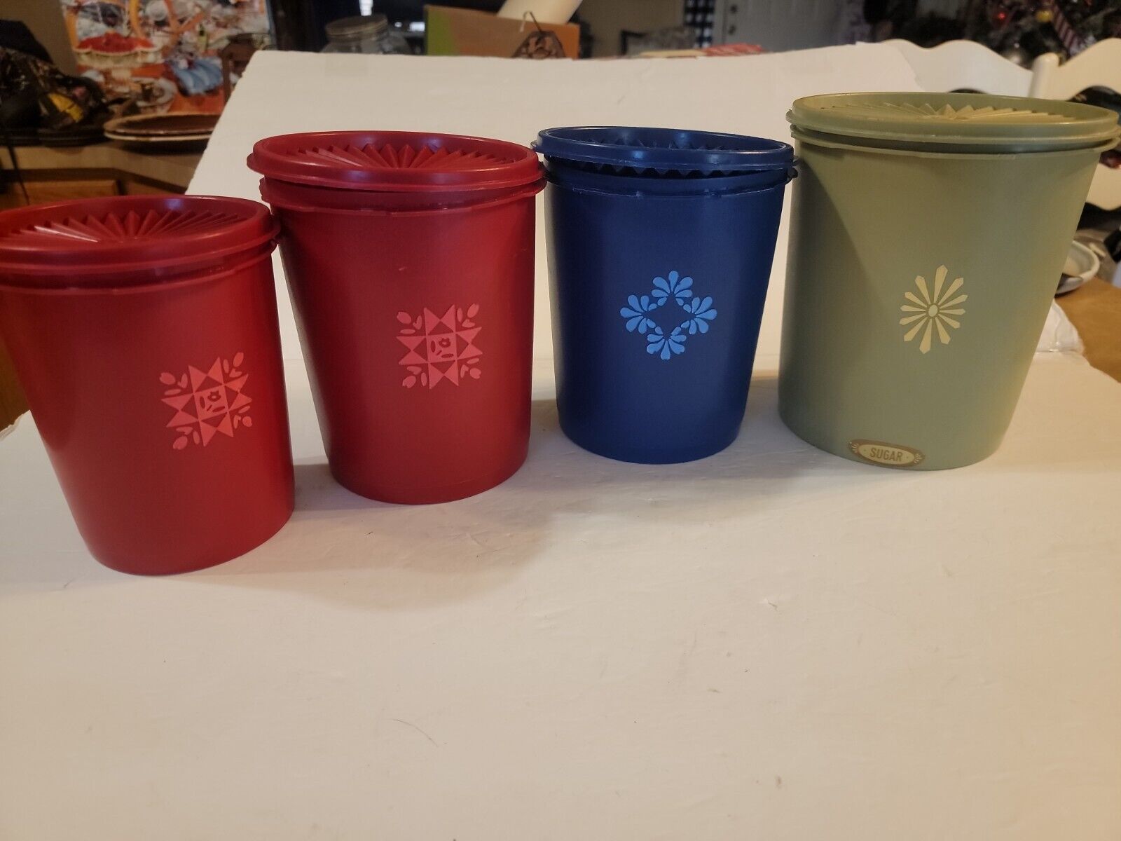 Tupperware kitchen canisters & lids  lot of 4 Vintage