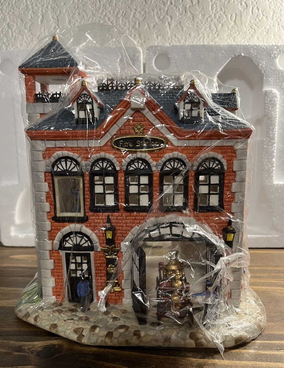 Vintage PartyLite OLDE WORLD VILLAGE THE FIREHOUSE  Tea Light House NEW In Box