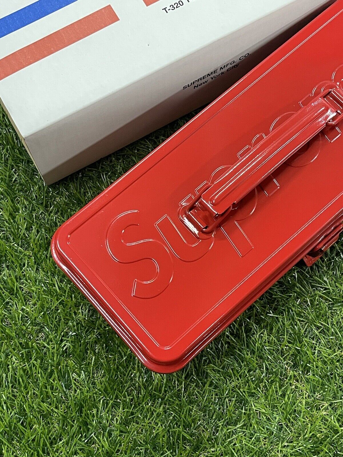 Supreme x Toyo Red Steel Toolbox T-320 - FW22 Wk1