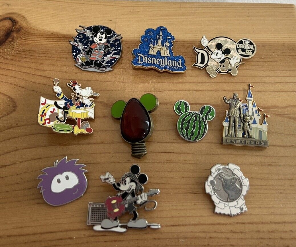 Lot of 10 Official Disney Trading Pins & Lanyard Mickey Star Wars Disneyland etc