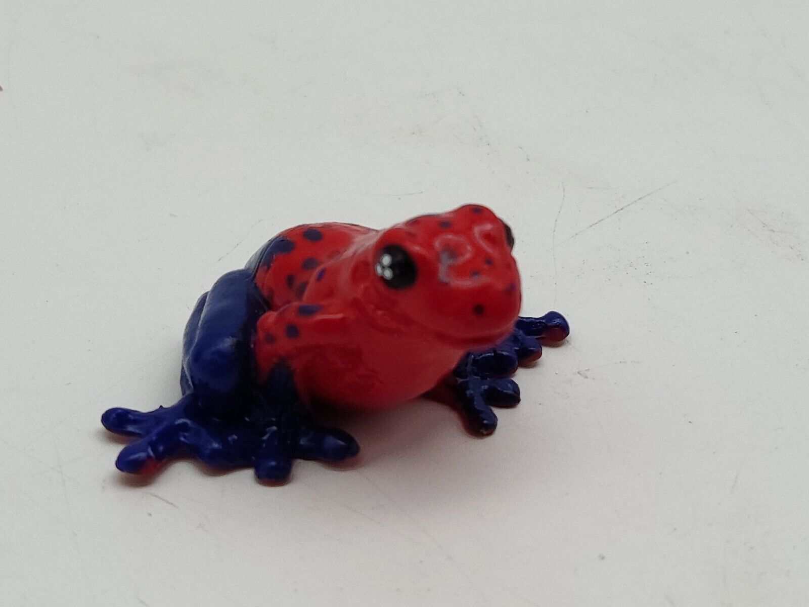 Kaiyodo Capsule Q Museum Poisonous Creature Figure Strawberry Poison Dart Frog