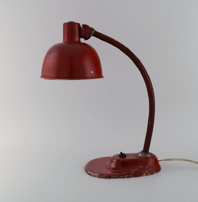 Adjustable work lamp in original red lacquer. Industrial design, mid 20th C.