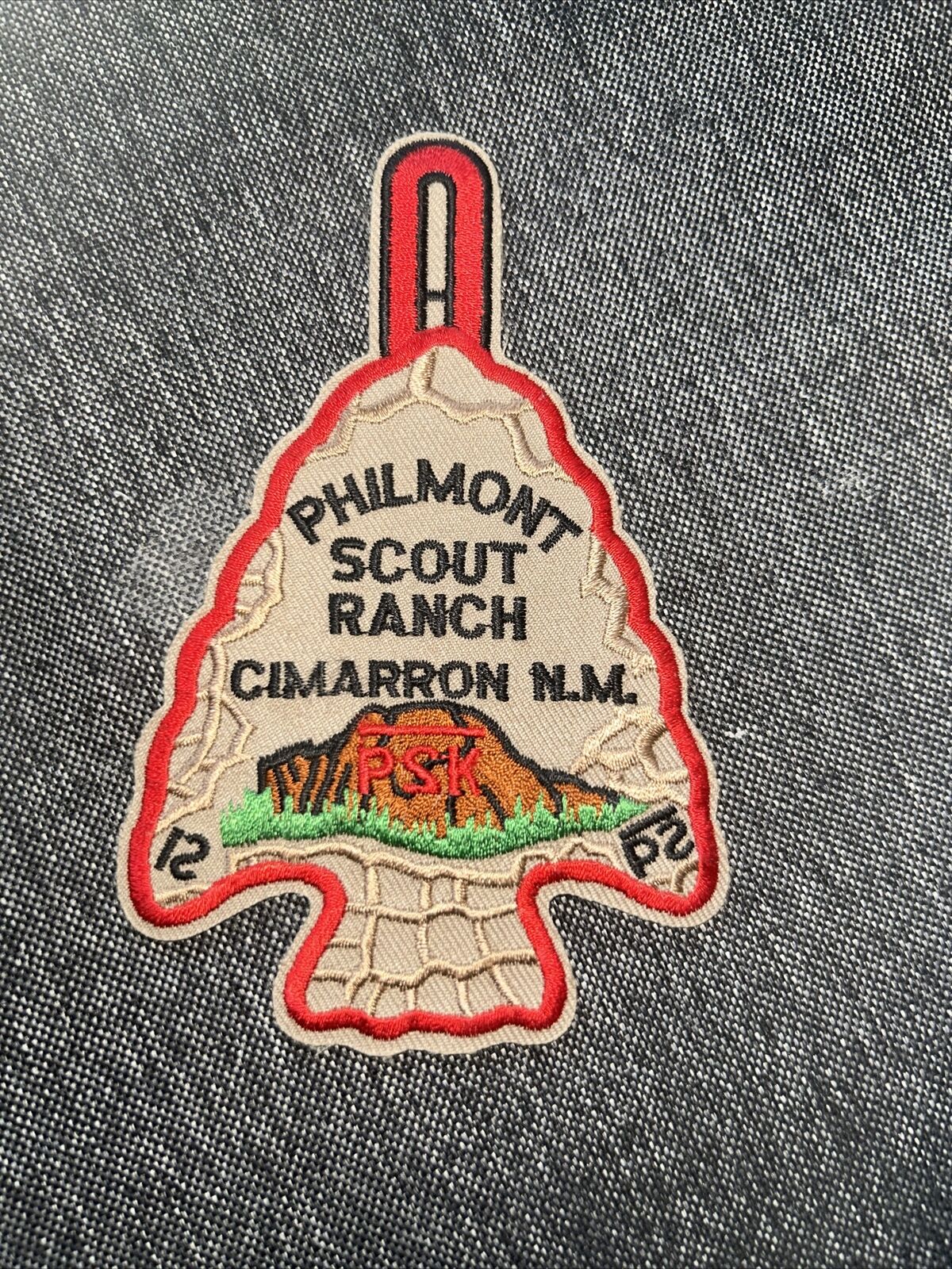 C/E 2000 P2K Boy Scout Philmont Scout Ranch Arrowhead Patch Red Border