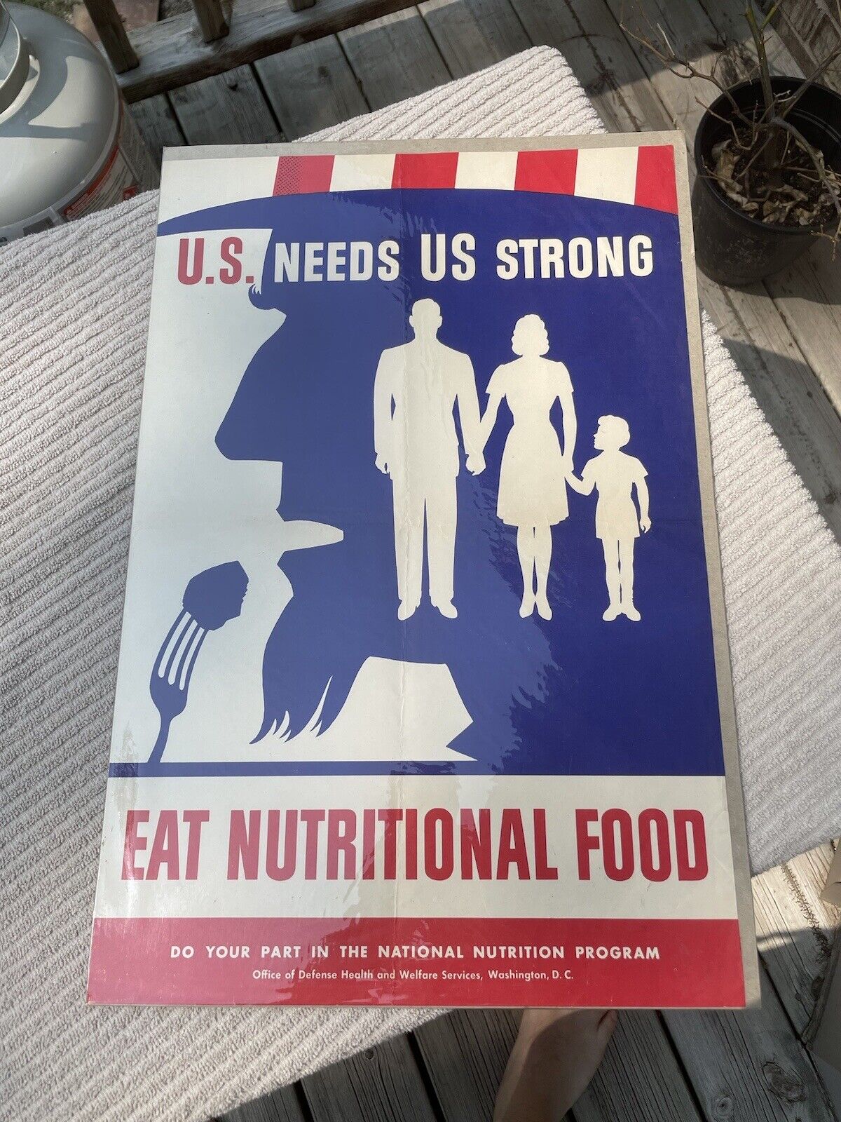 Authetic WWII U.S. Needs Us Strong Eat Nutritional Food Poster *GREAT CONDITION*