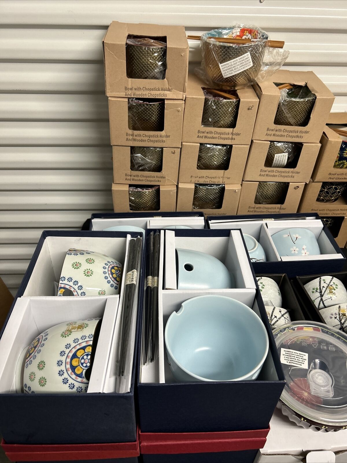 Lot Of 90 Japanese Porcelain Rice/Soup Bowls & Tea Cup Sets For Liquidation