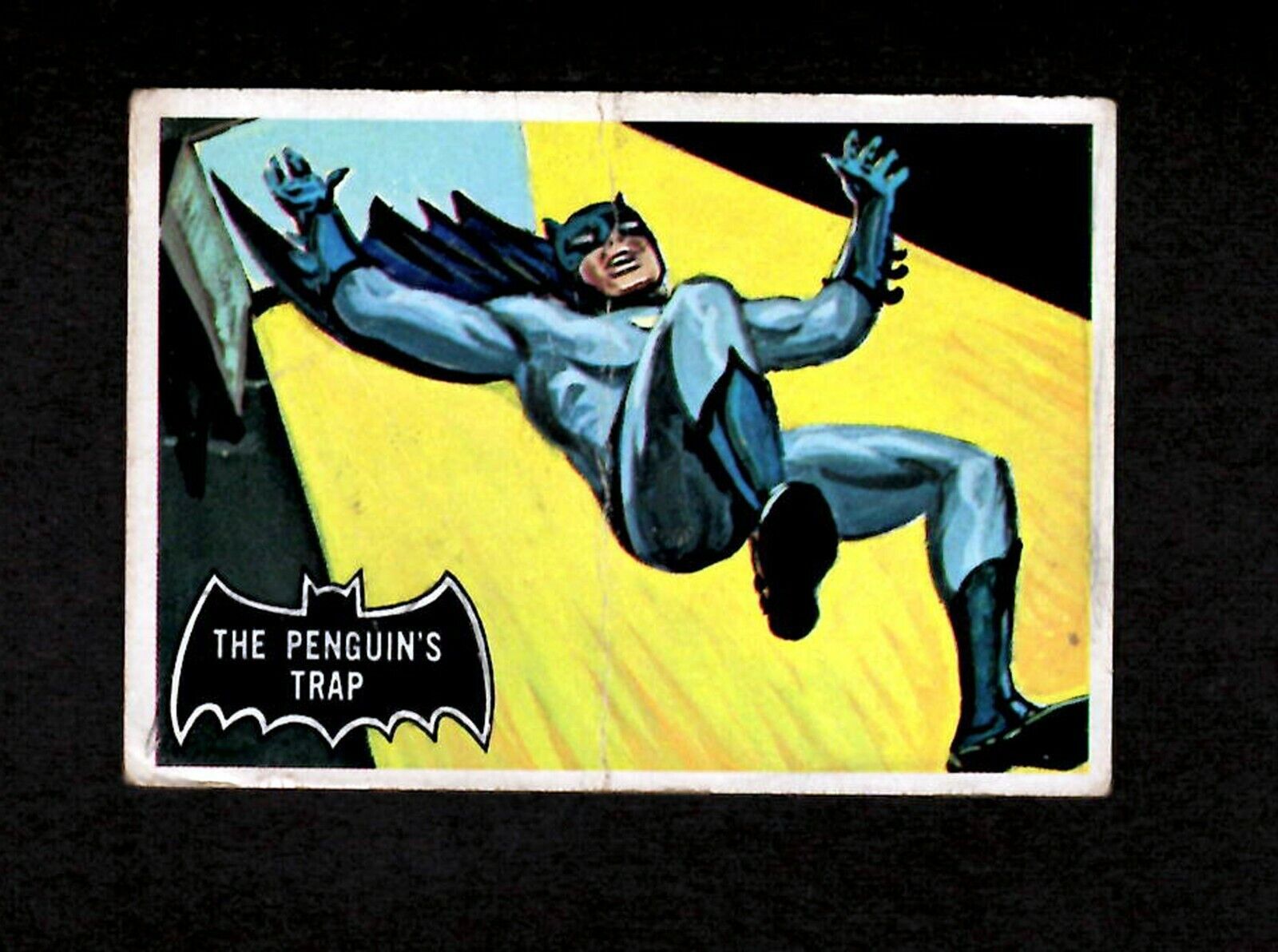 Topps 1966 BATMAN Black Bat #16 The Penguin\'s Trap