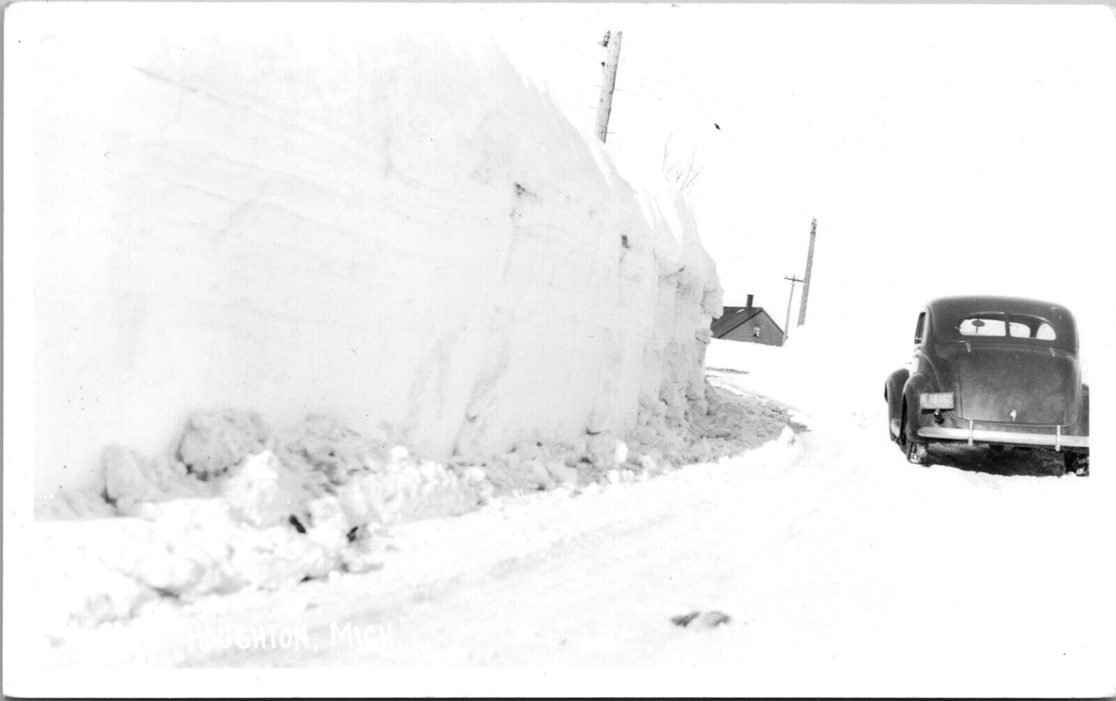 OLD CAR SNOW BANKS WINTER HOUGHTON MICHIGAN ANTIQUE REAL PHOTO POSTCARD RPPC 