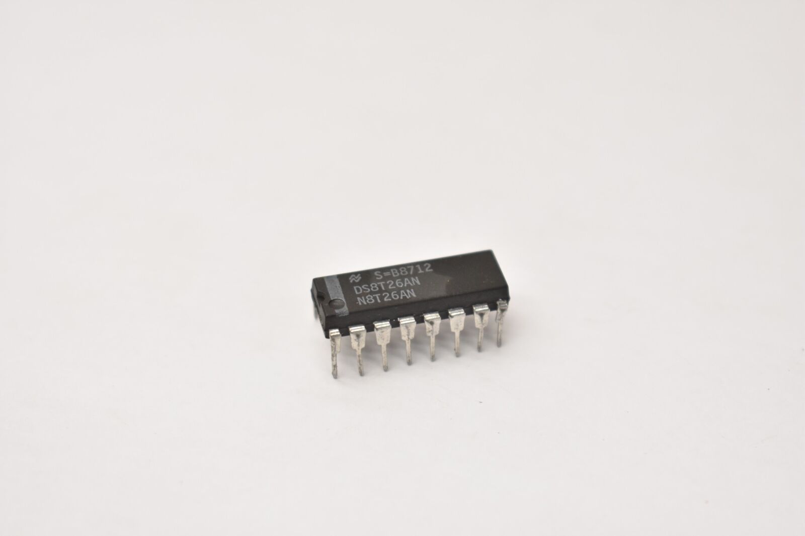 National Semiconductor DS8T26AN Bus Transceiver, Single 4-Bit AS-TTL (Lot of 17)