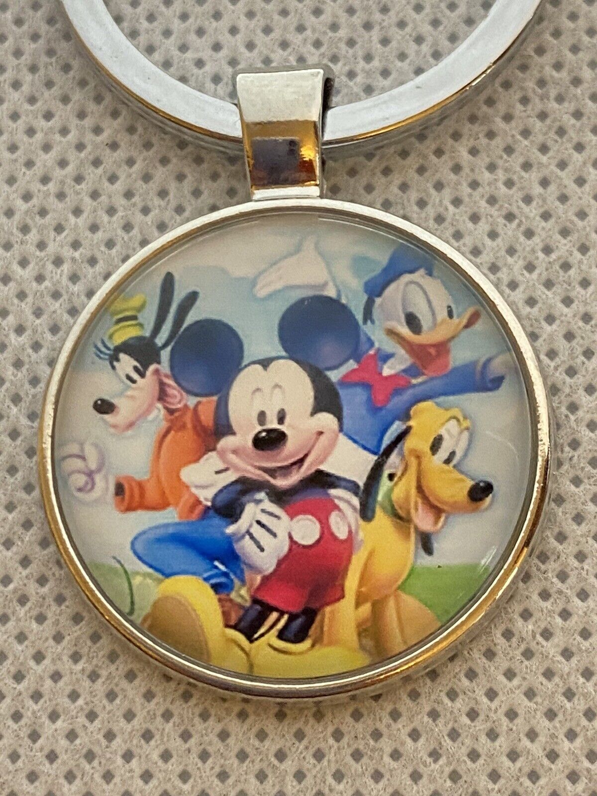 Disney MICKEY MOUSE & FRIENDS Keychain  / Keyring - Gift 