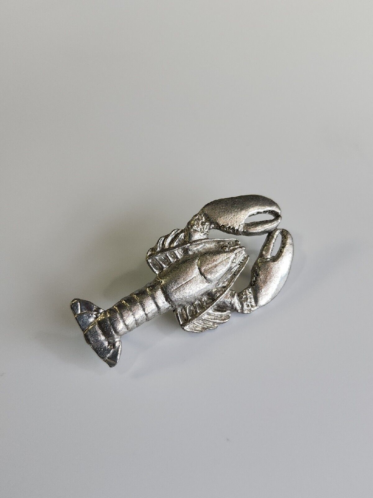 GG Harris Fine Pewter Lobster Lapel Pin 1995 Intricate Details Signed 